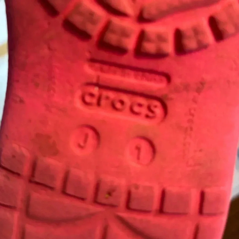 Pink crocs J1